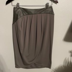 Doo.Ri Pleated Accent Knee-Length Skirt